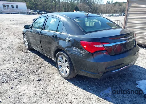 2013 Chrysler 200 Lx z USA, uszkodzony, nr VIN 1C3CCBAB0DN640321